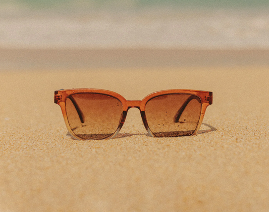 Miho Sunglasses in the sand
