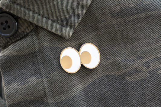 Side eye looking hard enamel pin
